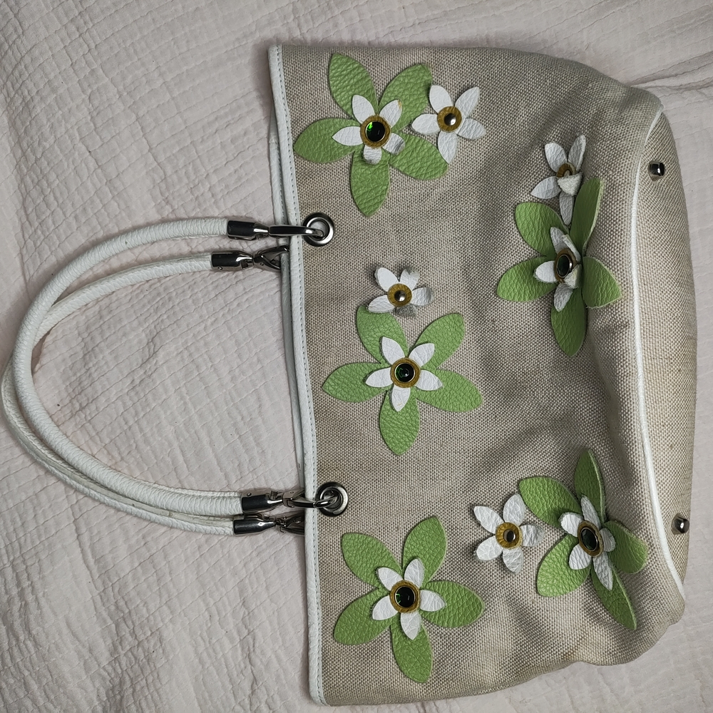 Green and White Floral Tote Bag with Structured Design